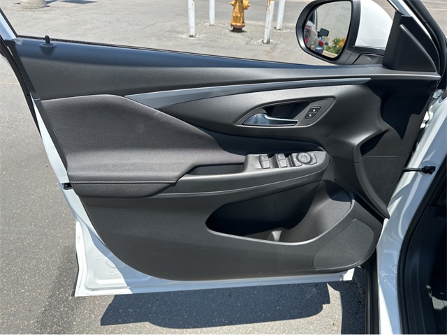Vehicle image 23 of 34