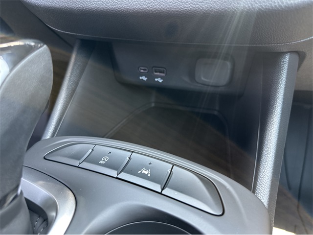 Vehicle image 22 of 34