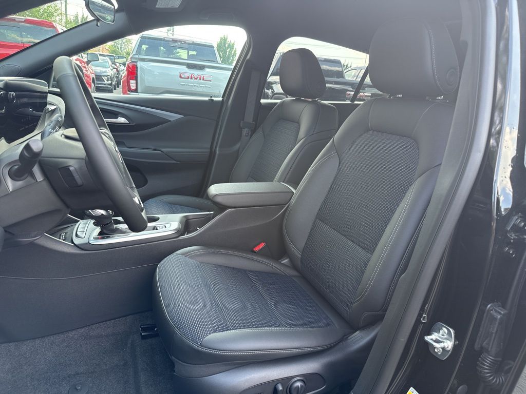 2025 Buick Envista Preferred Image 12 of 51