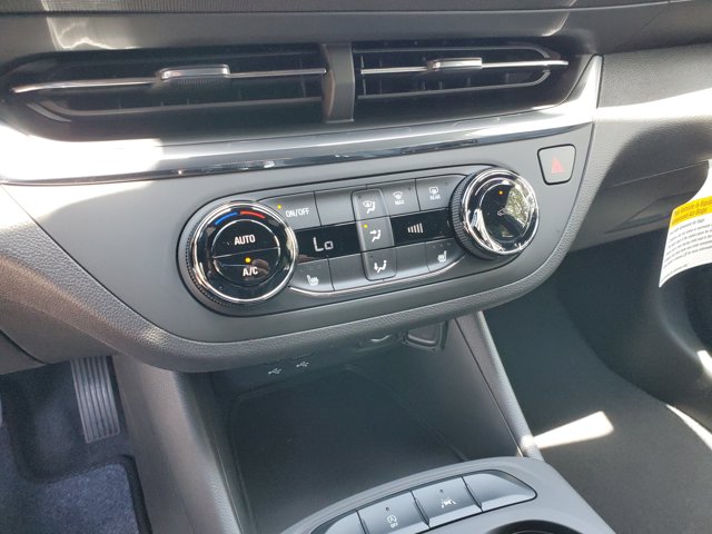Vehicle image 15 of 18