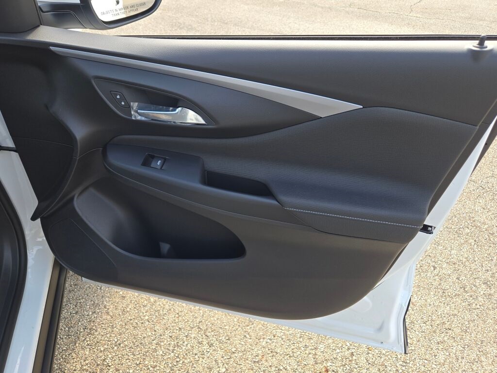 Vehicle image 9 of 32