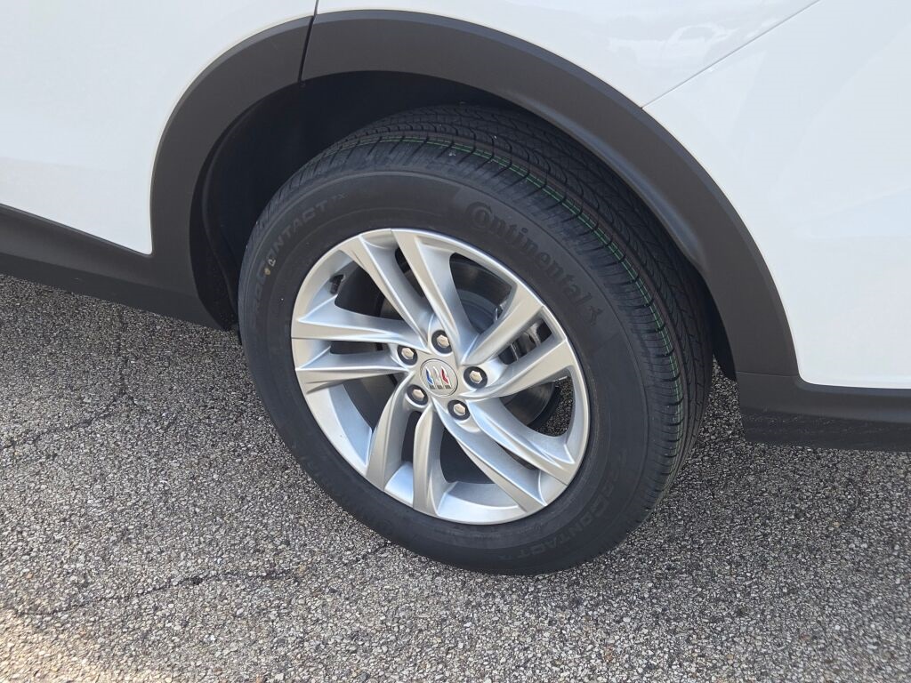 Vehicle image 17 of 32