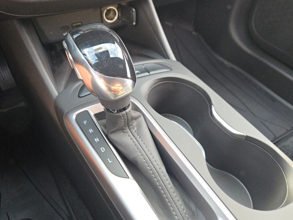 Vehicle image 26 of 32