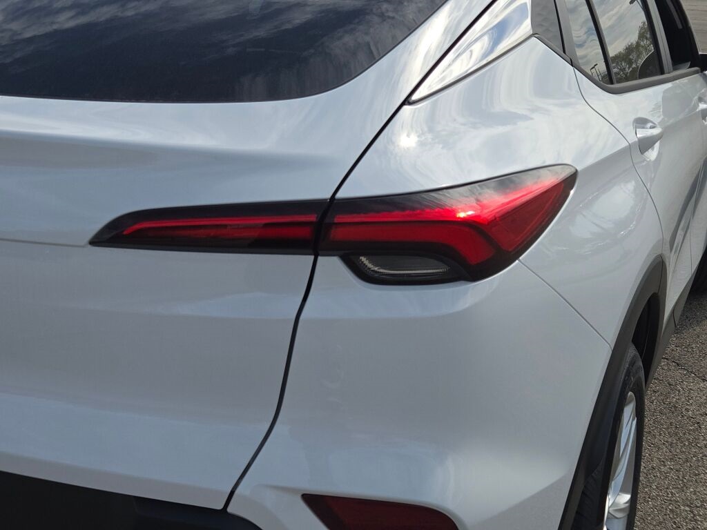 Vehicle image 15 of 32