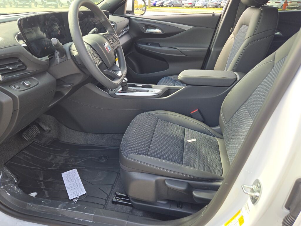 Vehicle image 24 of 32