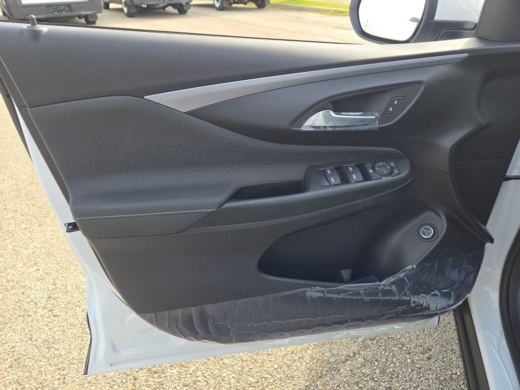 Vehicle image 21 of 32