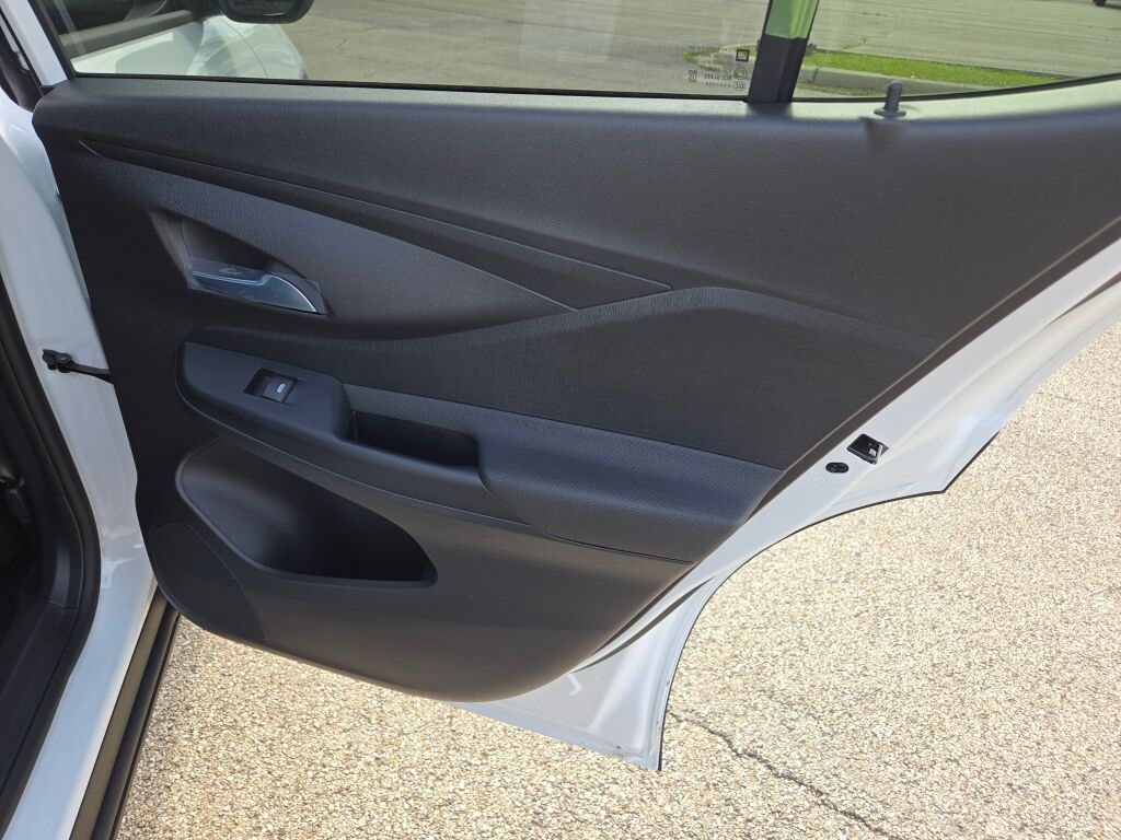 Vehicle image 14 of 32