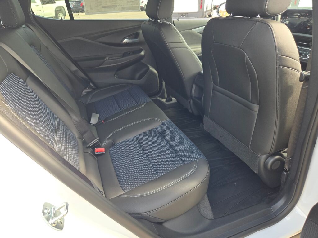 Vehicle image 13 of 32