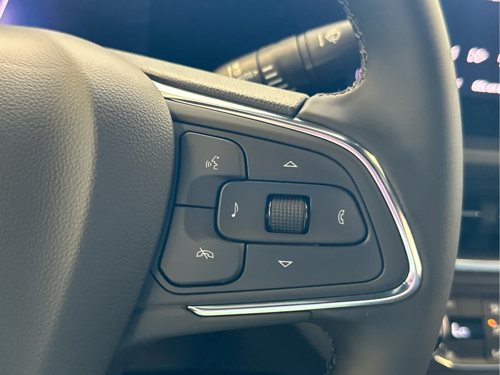 Vehicle image 42 of 46