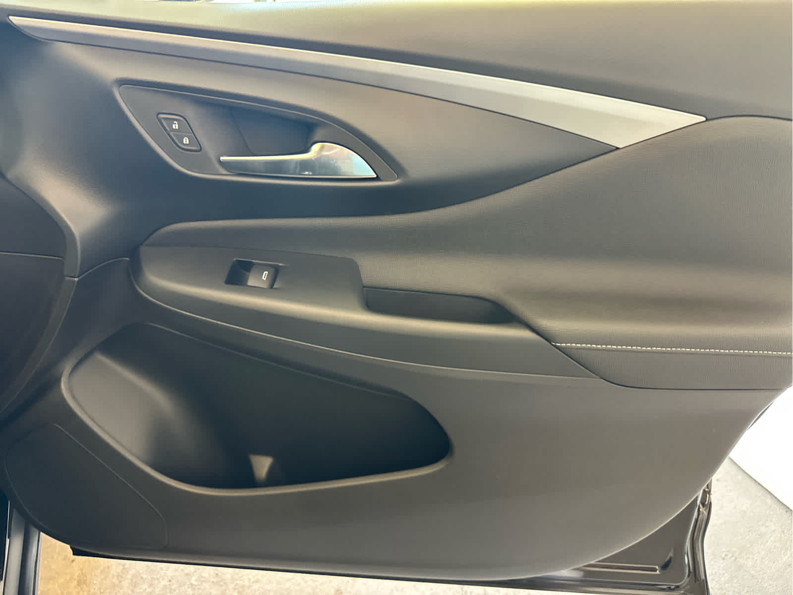 Vehicle image 32 of 46