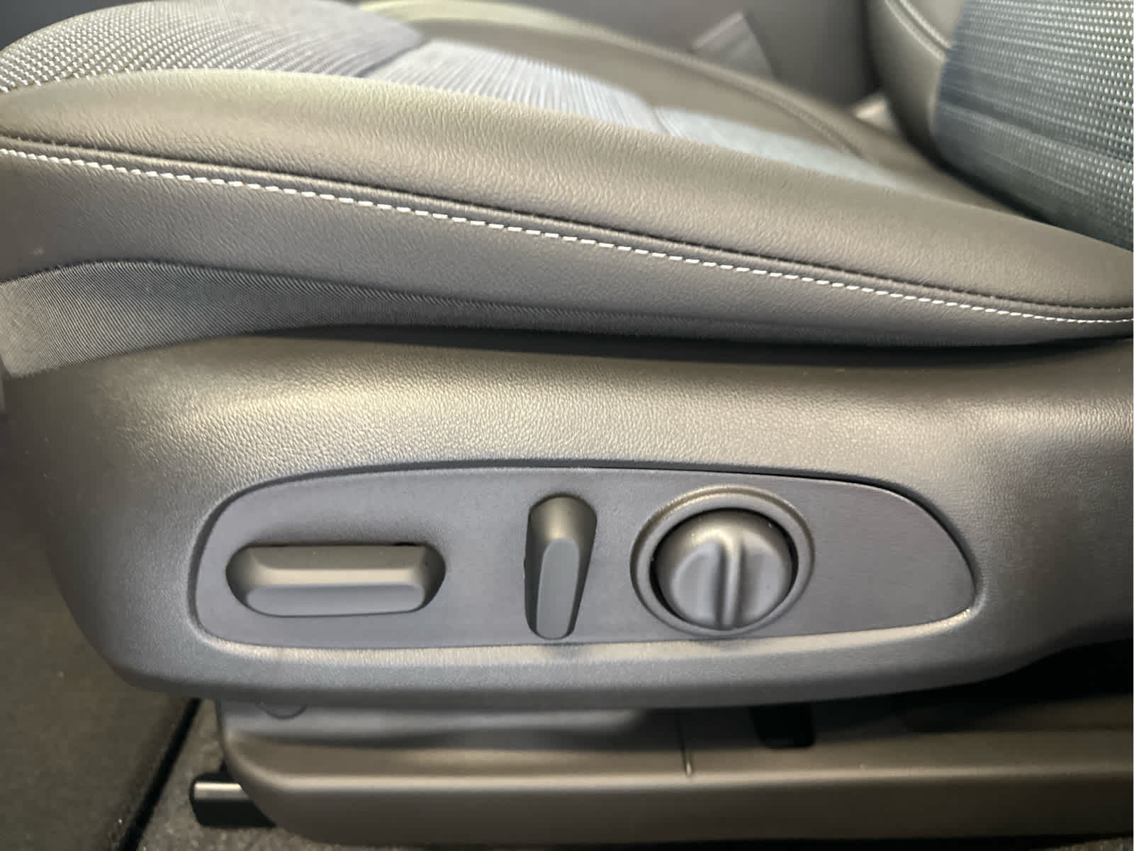 Vehicle image 36 of 46