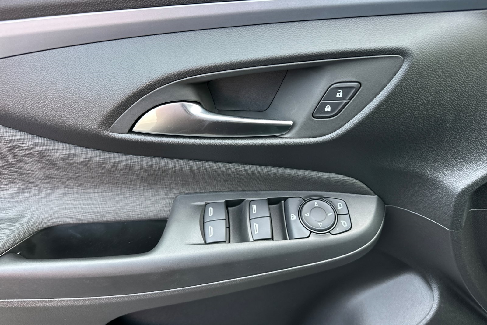 Vehicle image 18 of 32
