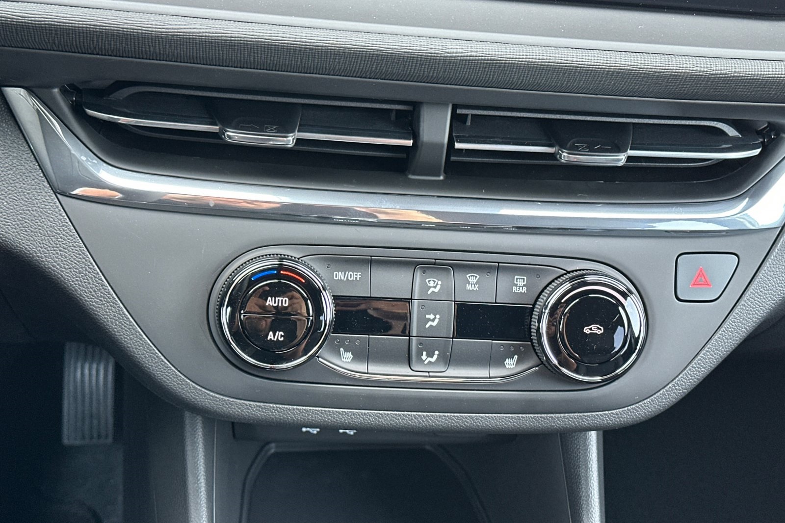 Vehicle image 20 of 32