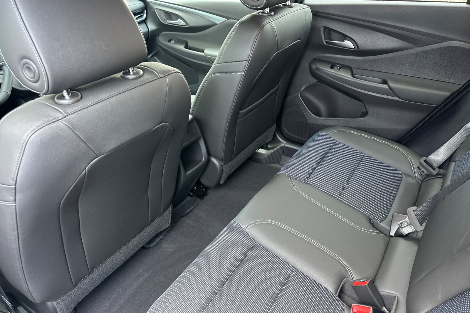Vehicle image 8 of 32