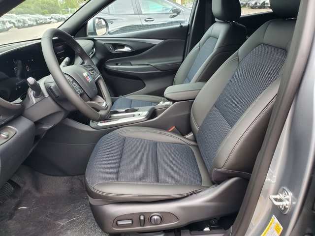 Vehicle image 6 of 17