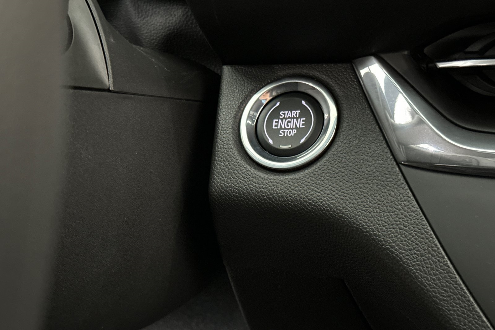 Vehicle image 15 of 30
