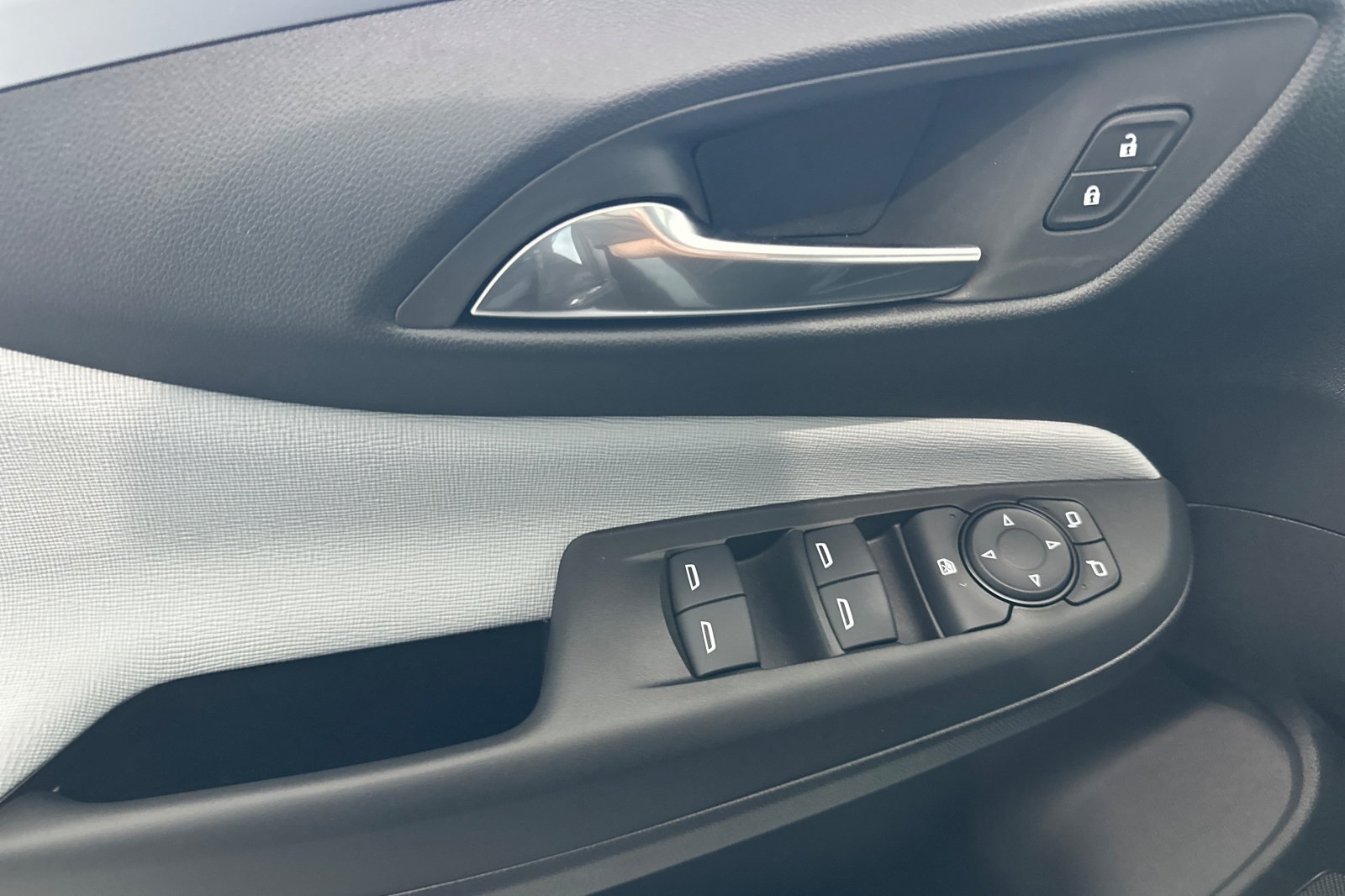 Vehicle image 14 of 30
