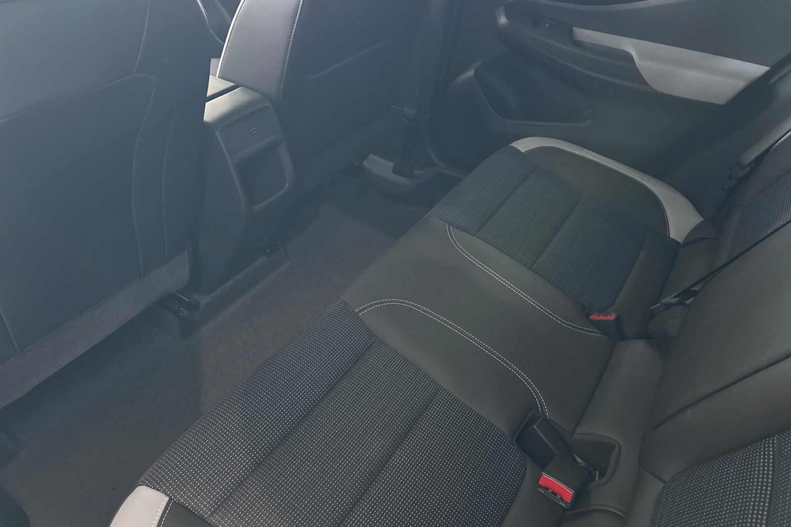 Vehicle image 8 of 30