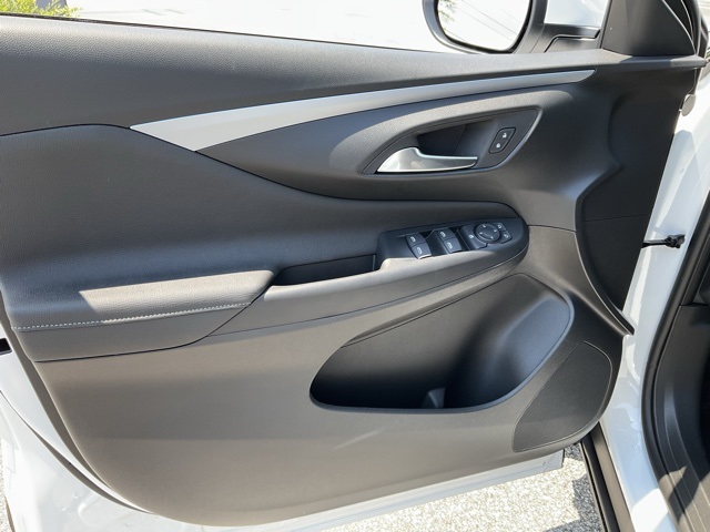 Vehicle image 17 of 23