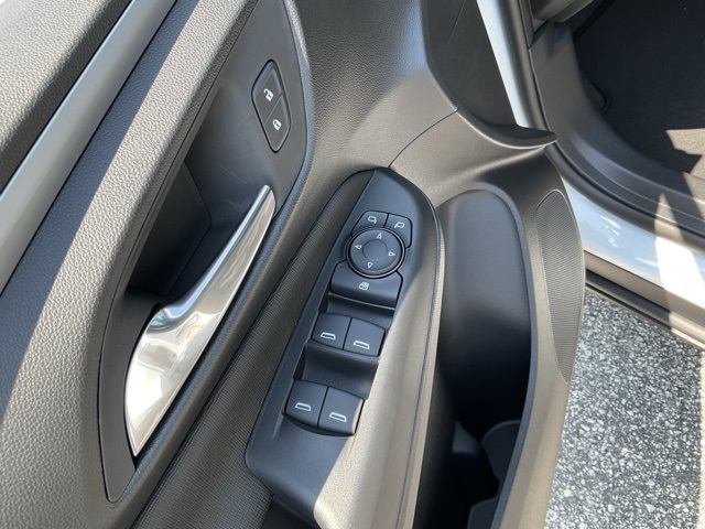 Vehicle image 19 of 23