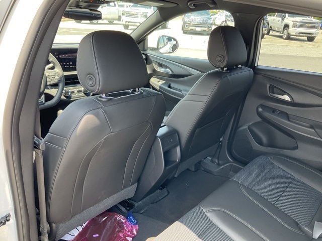 Vehicle image 11 of 23