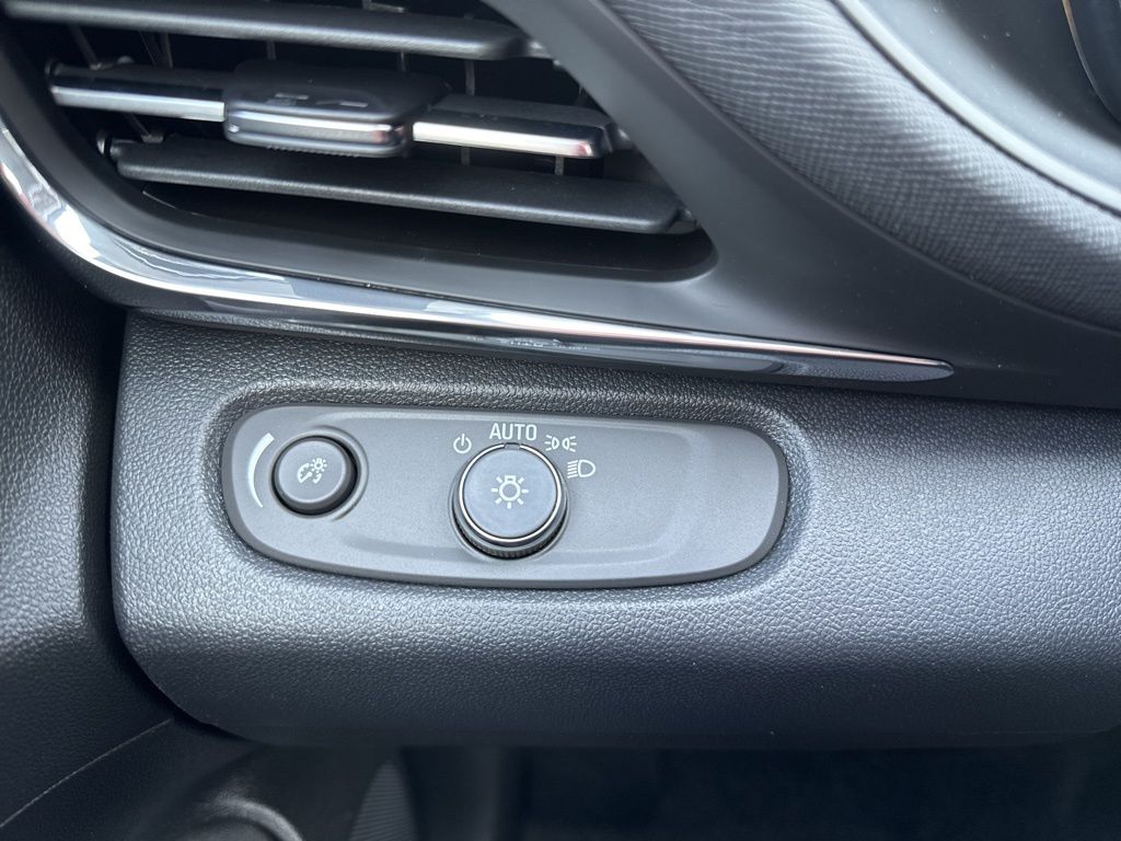 2025 Buick Envista Preferred Image 30 of 48