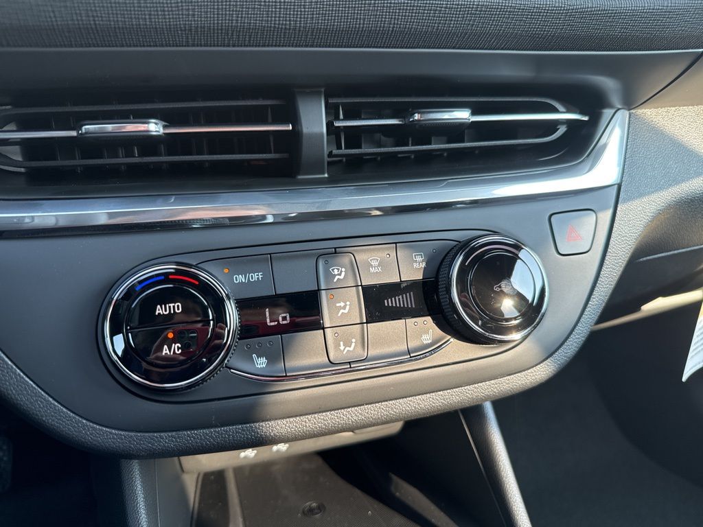 2025 Buick Envista Preferred Image 35 of 48