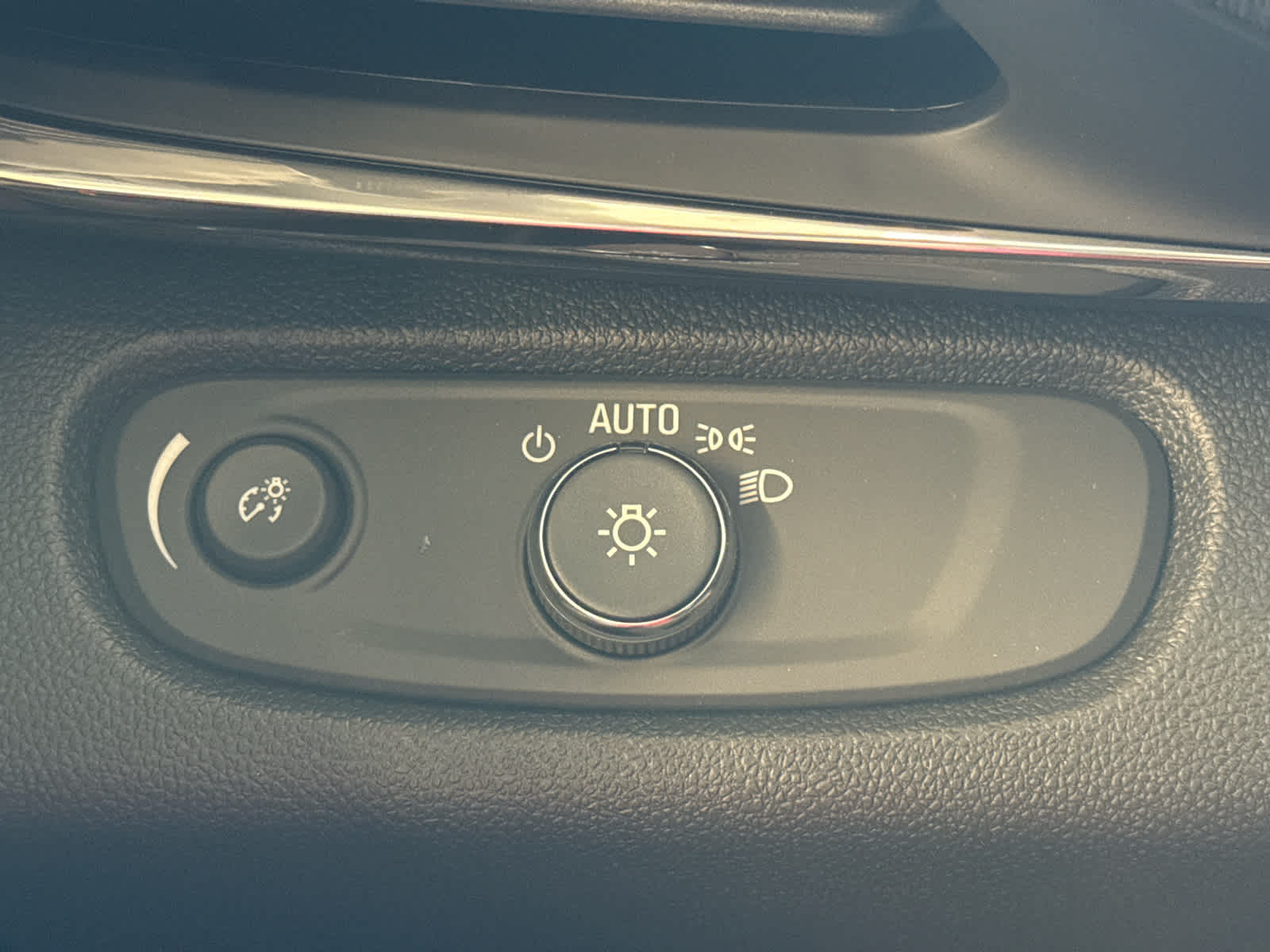 Vehicle image 27 of 44