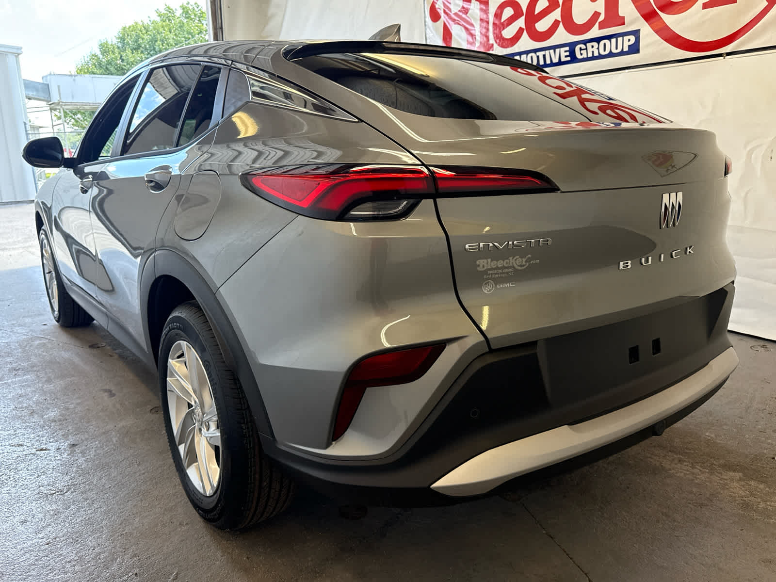 Vehicle image 4 of 44