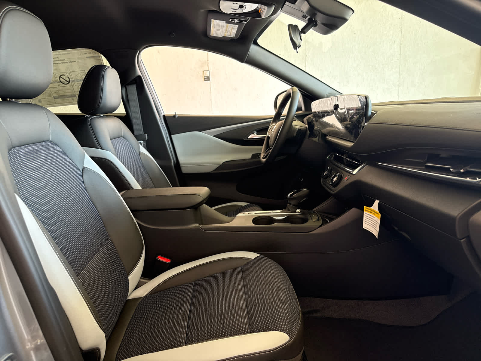 Vehicle image 15 of 44