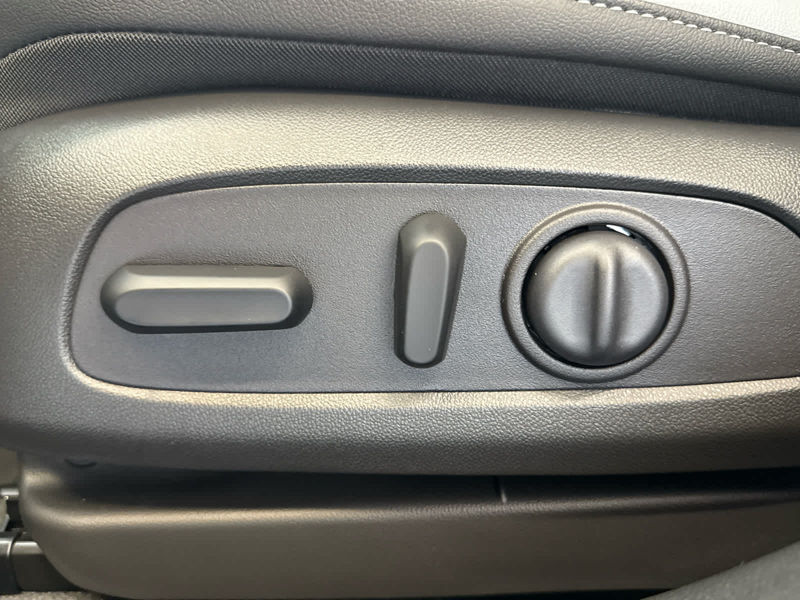 Vehicle image 28 of 44