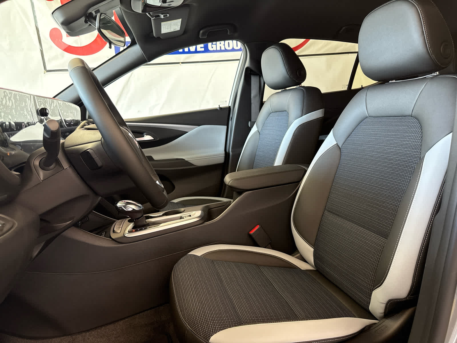 Vehicle image 13 of 44