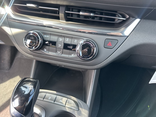 Vehicle image 21 of 26