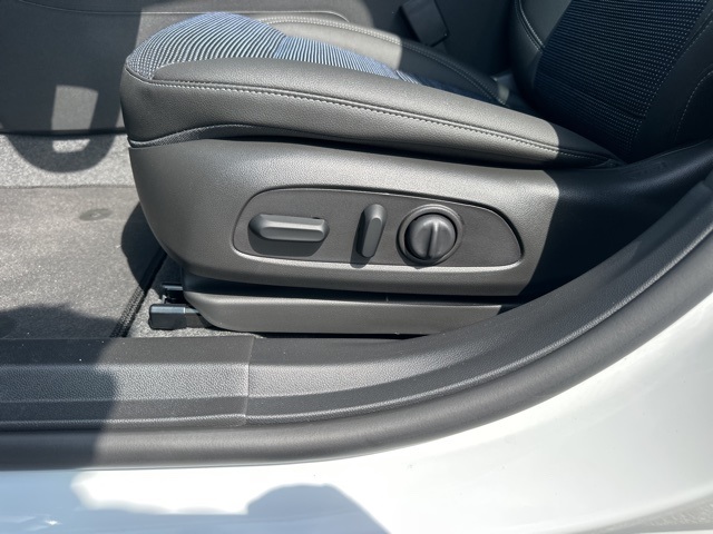 Vehicle image 25 of 26