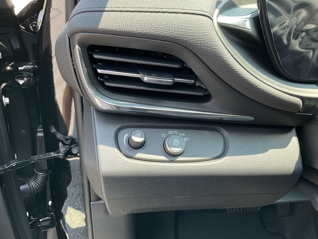 Vehicle image 20 of 23