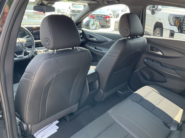 Vehicle image 11 of 23