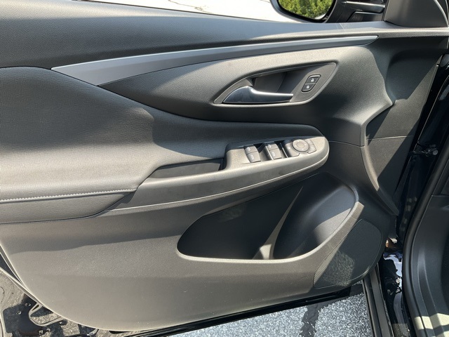 Vehicle image 19 of 23
