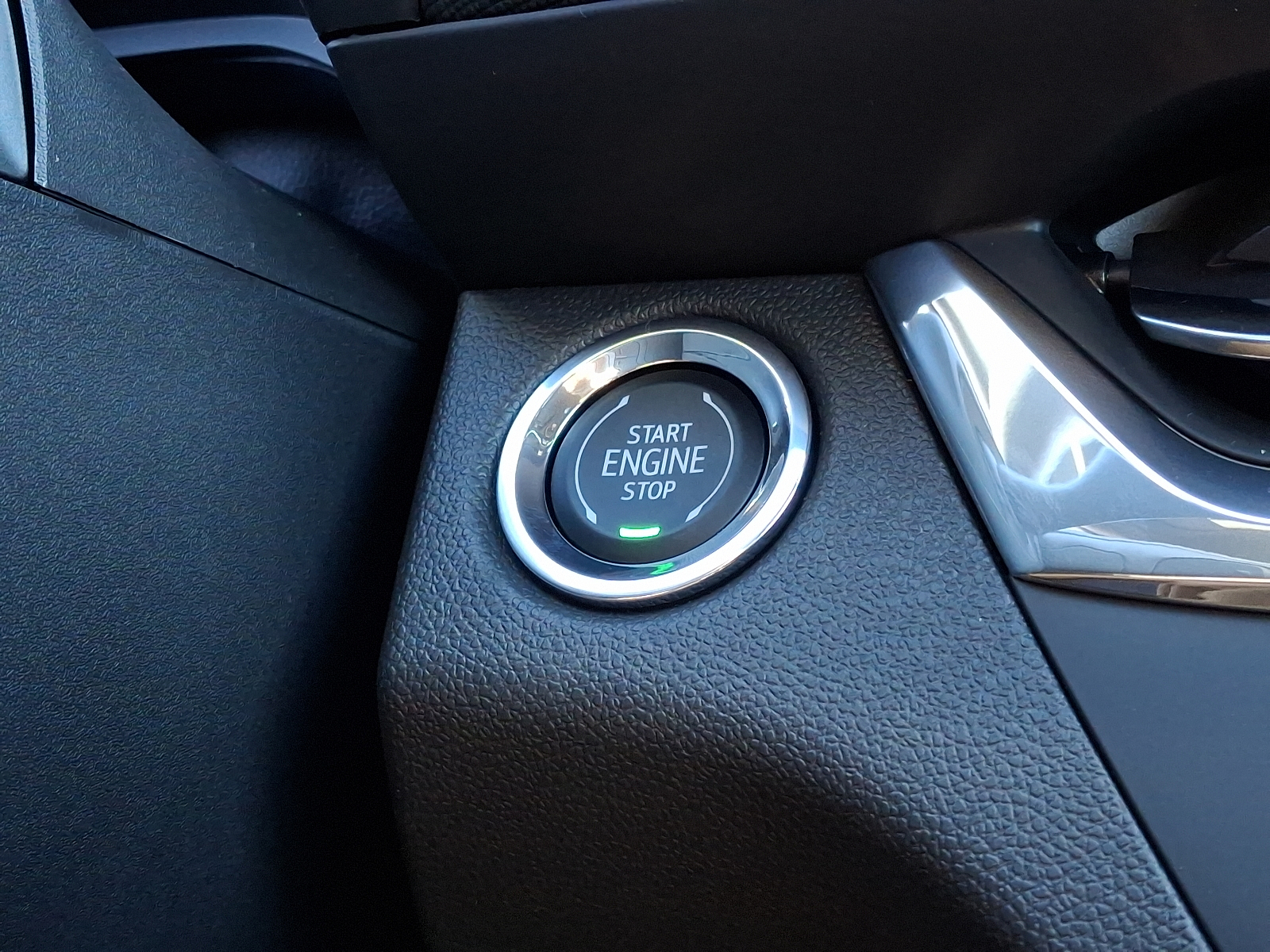 Vehicle image 19 of 23
