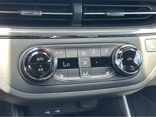 Vehicle image 33 of 34