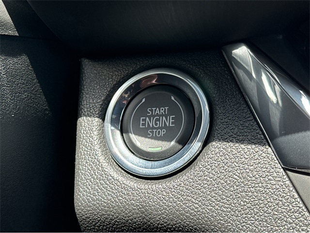 Vehicle image 27 of 34