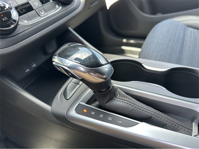 Vehicle image 21 of 34