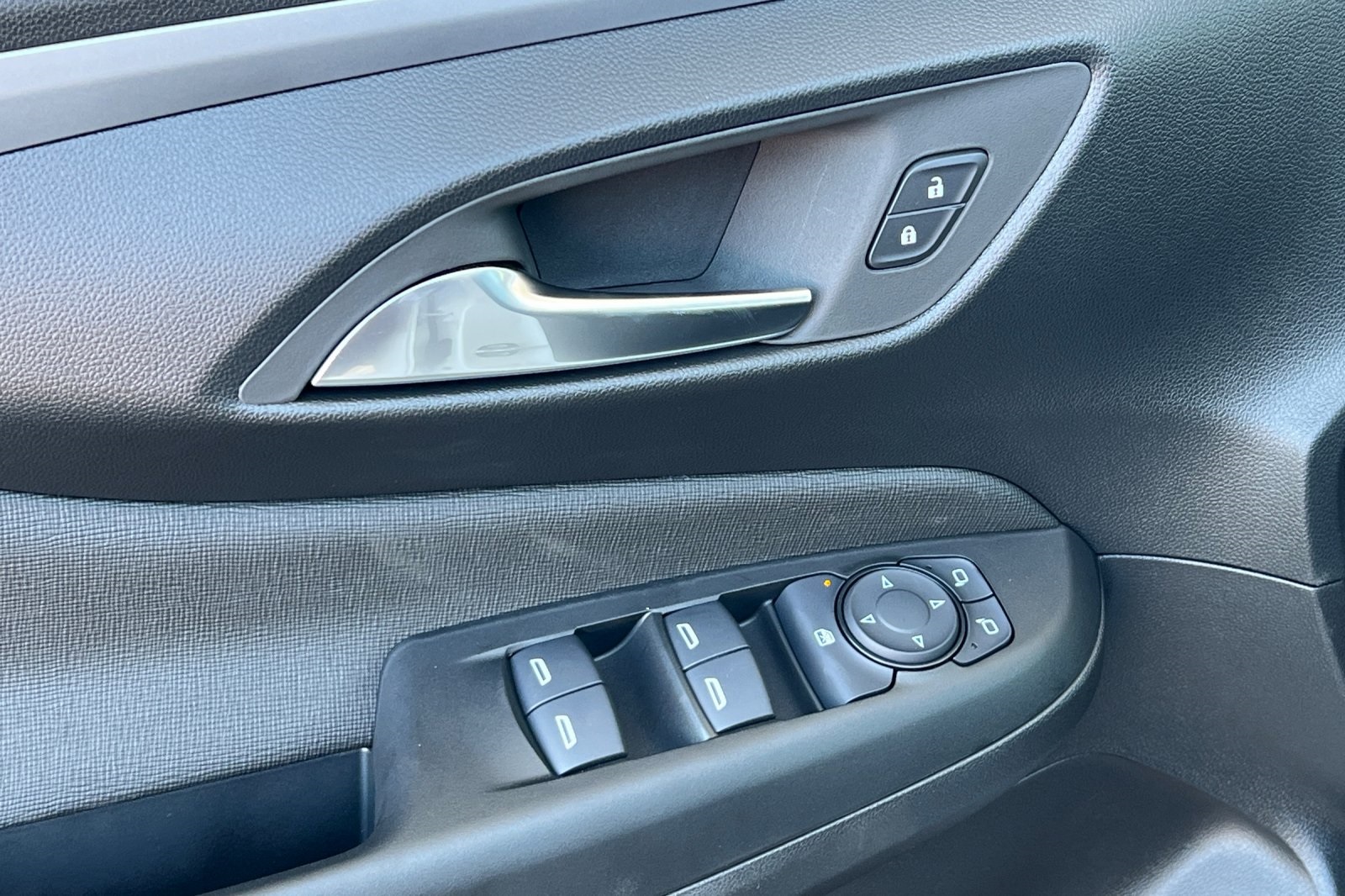 Vehicle image 18 of 32