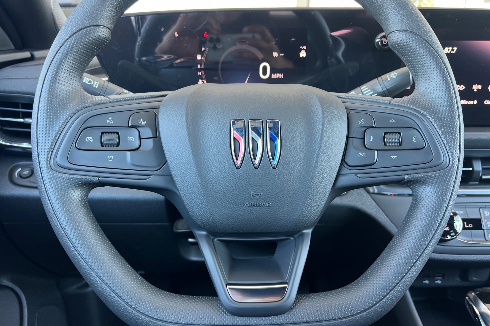 Vehicle image 14 of 32