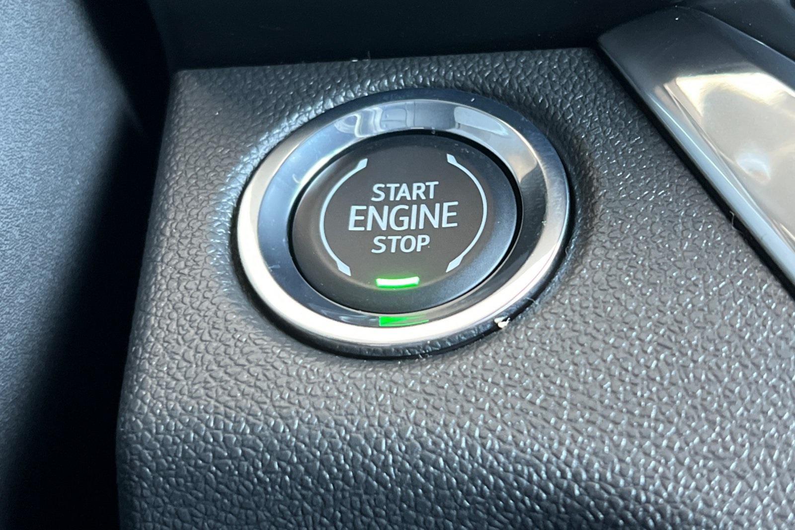 Vehicle image 20 of 32