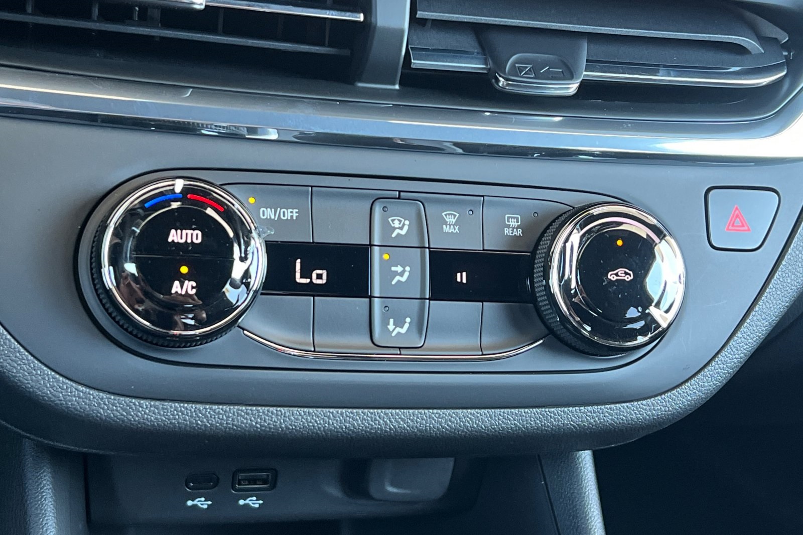 Vehicle image 21 of 32
