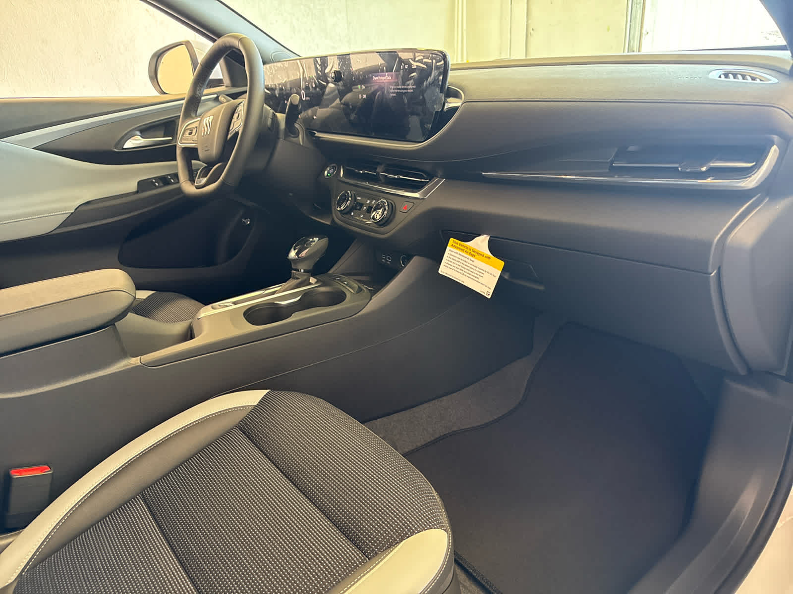 Vehicle image 16 of 44