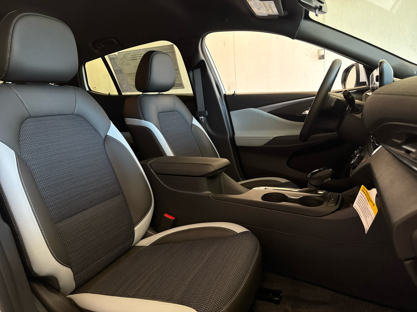 Vehicle image 12 of 44