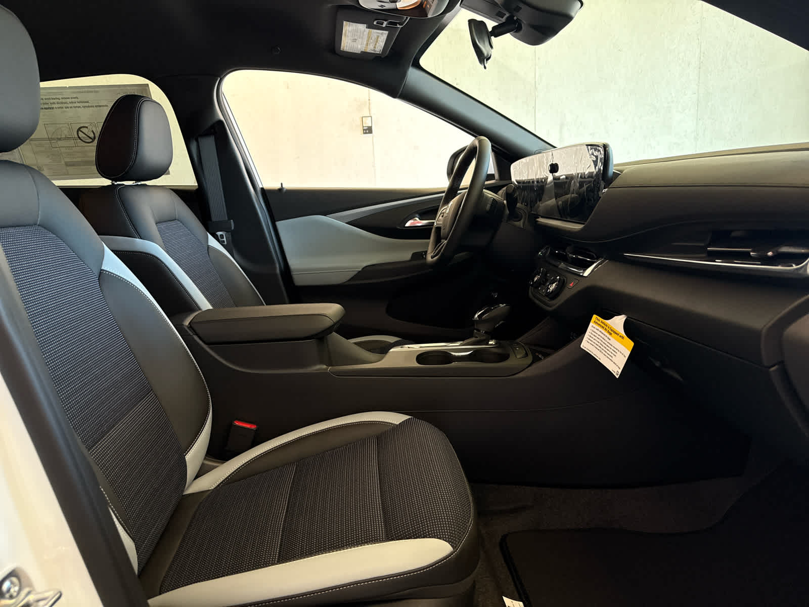 Vehicle image 42 of 44