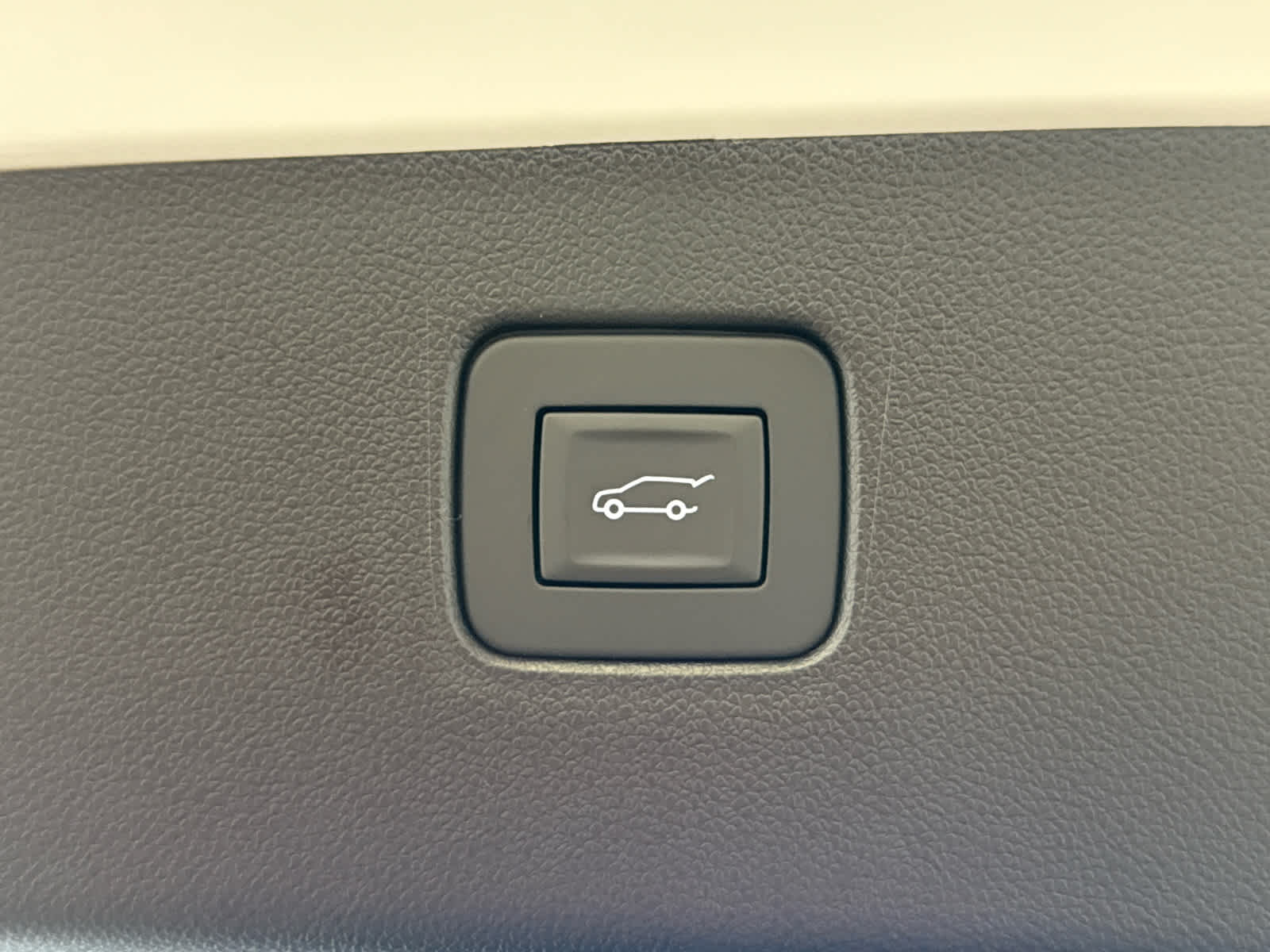 Vehicle image 32 of 44