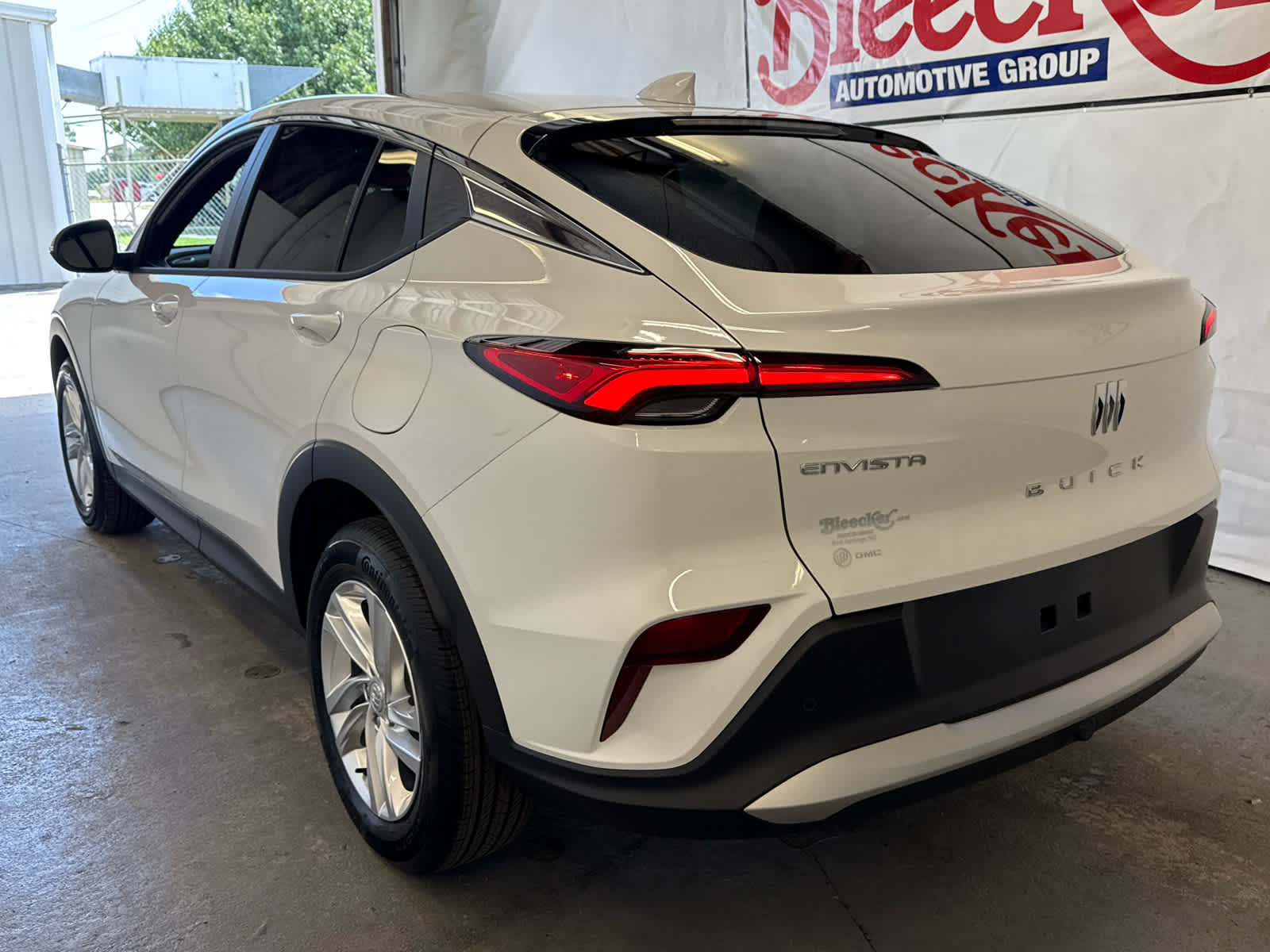 Vehicle image 5 of 44